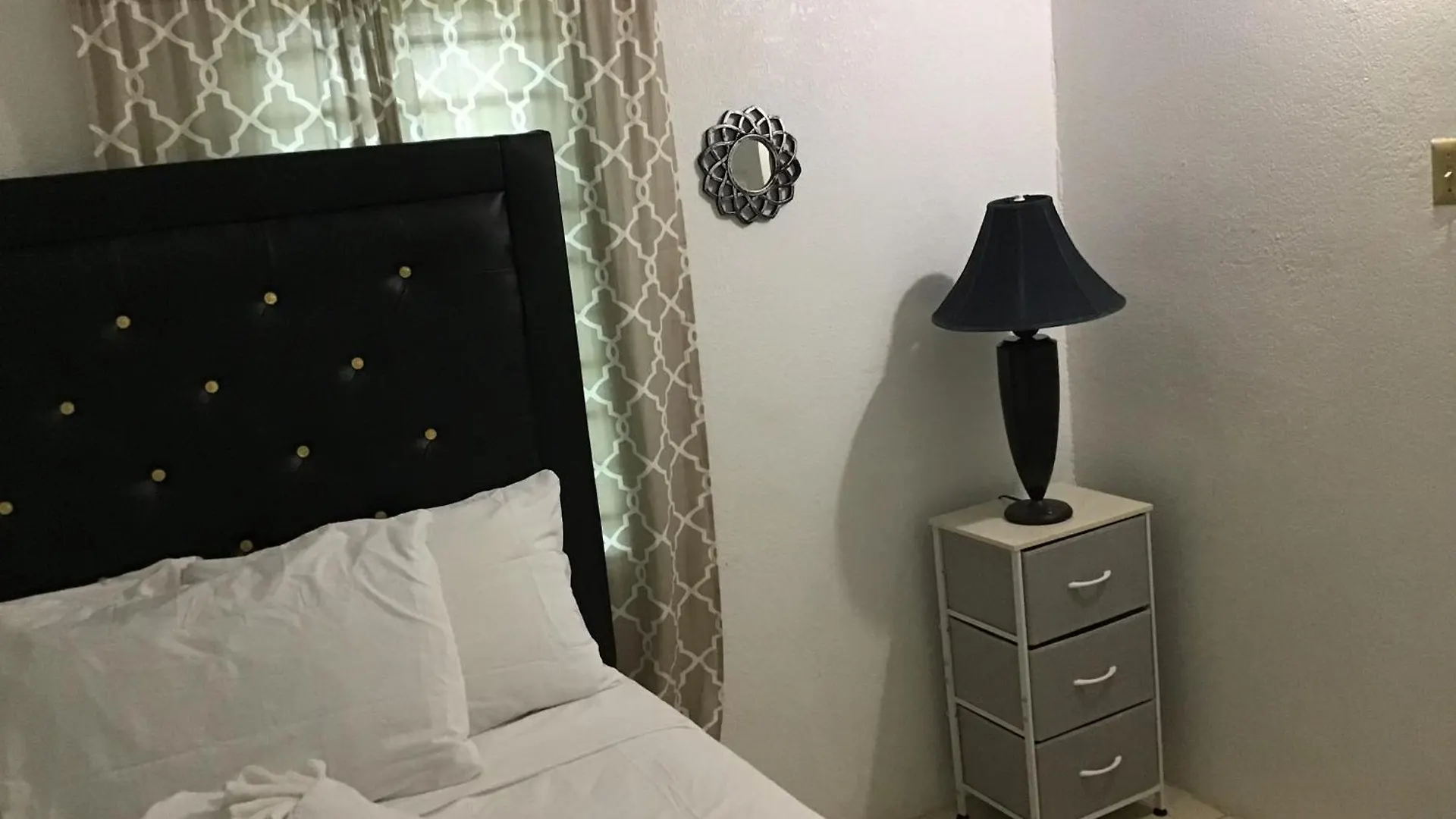 A Taste Of Jamaica Lavern'S Place Ocho Rios
