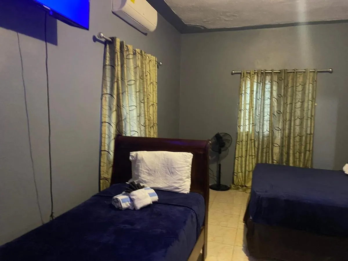 A Taste Of Jamaica Lavern'S Place Ocho Rios