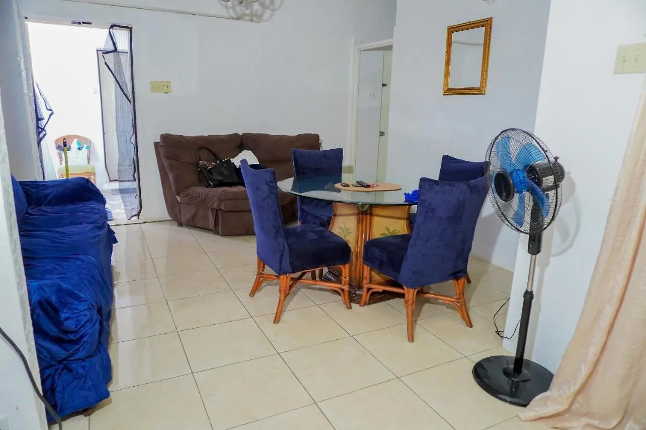 A Taste Of Jamaica Lavern'S Place Ocho Rios