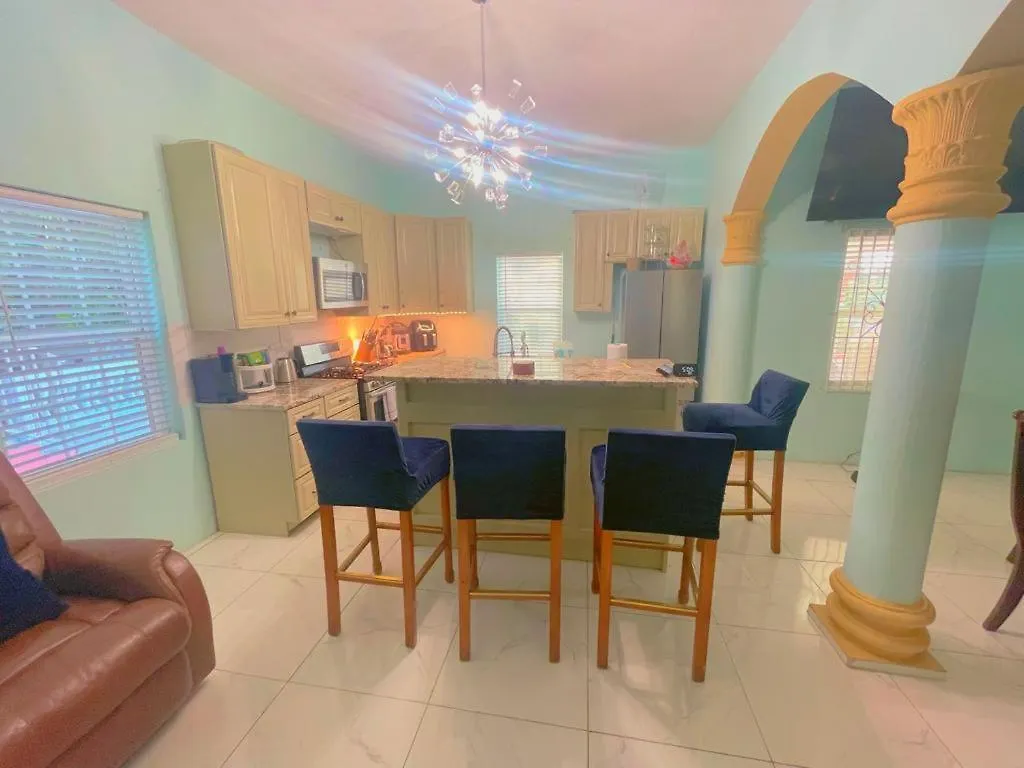 A Taste Of Jamaica Lavern'S Place Ocho Rios